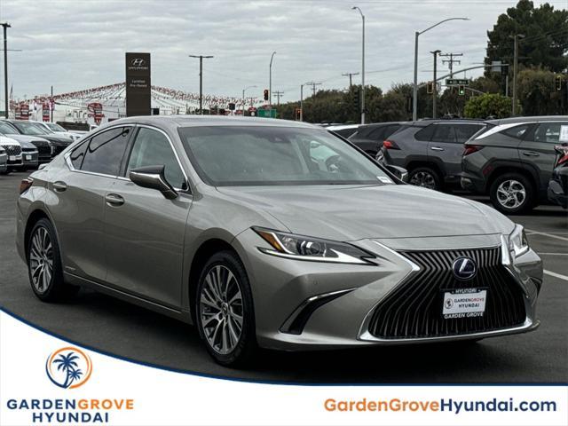 used 2020 Lexus ES 300h car, priced at $33,800