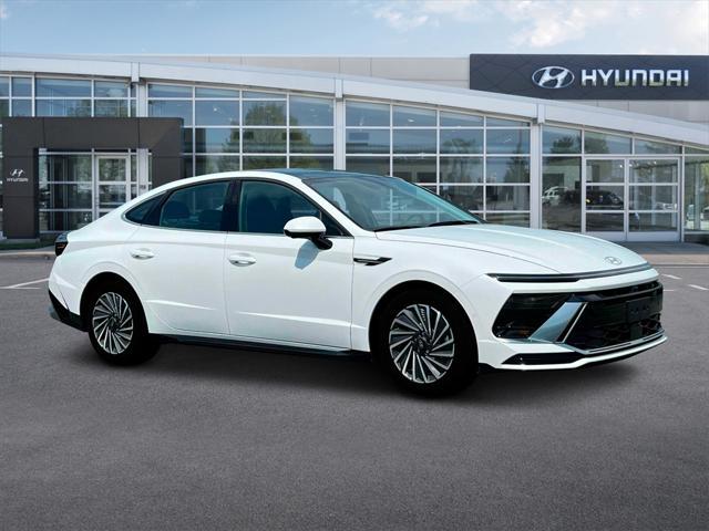 new 2025 Hyundai Sonata Hybrid car, priced at $39,575