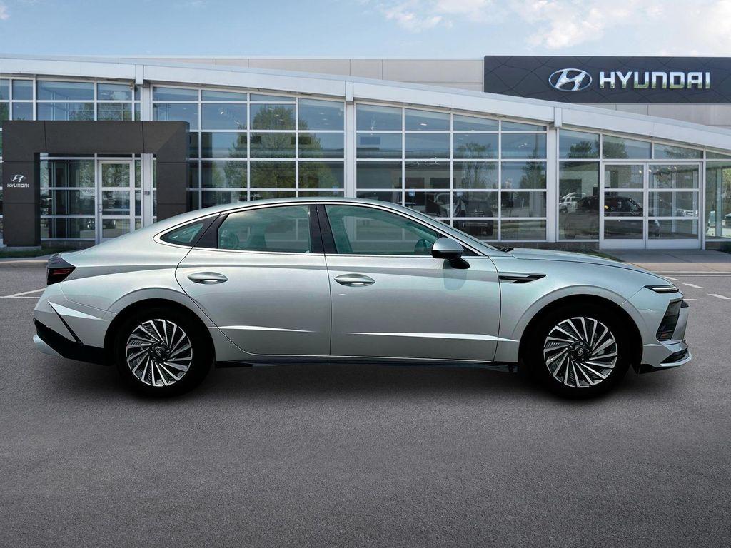 new 2025 Hyundai Sonata Hybrid car, priced at $29,070