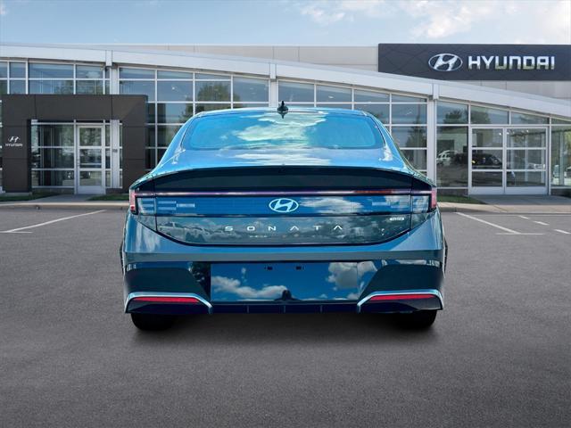 new 2025 Hyundai Sonata Hybrid car, priced at $32,680