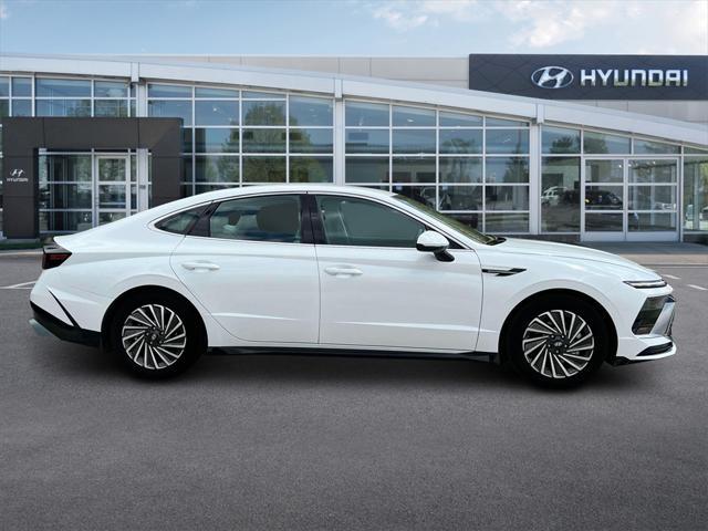 new 2025 Hyundai Sonata Hybrid car, priced at $33,125