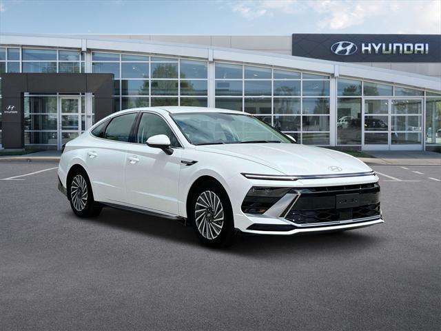 new 2025 Hyundai Sonata Hybrid car, priced at $33,125