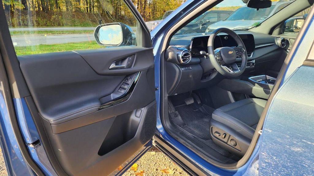 used 2025 Chevrolet Equinox car, priced at $22,500