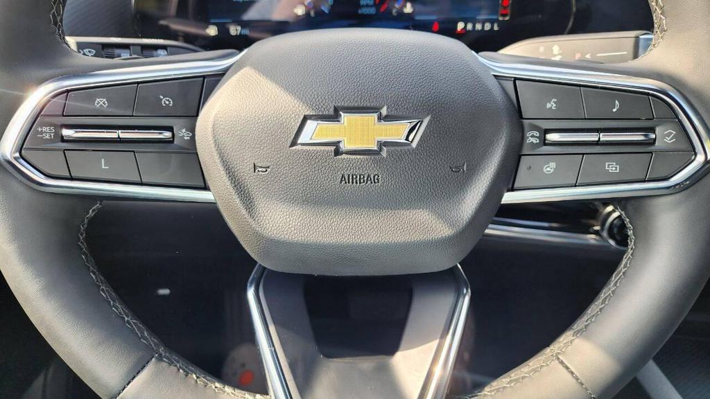 used 2025 Chevrolet Equinox car, priced at $21,995