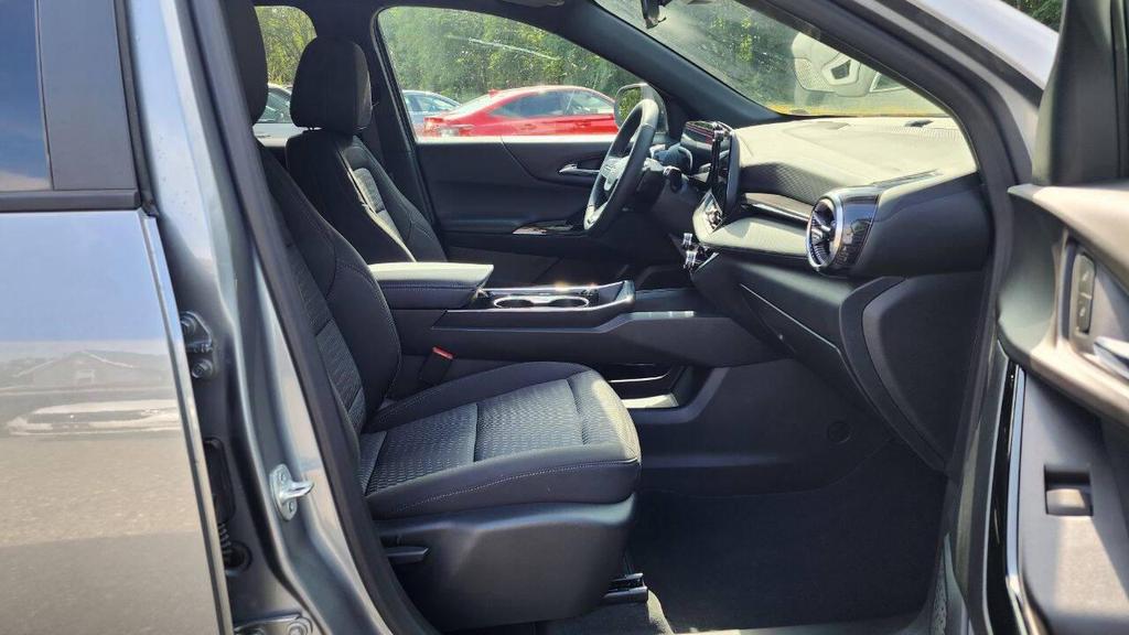 used 2025 Chevrolet Equinox car, priced at $21,995