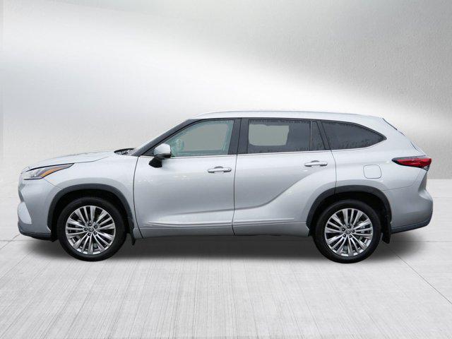 used 2023 Toyota Highlander Hybrid car, priced at $45,397