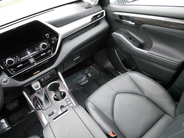 used 2023 Toyota Highlander Hybrid car, priced at $45,397