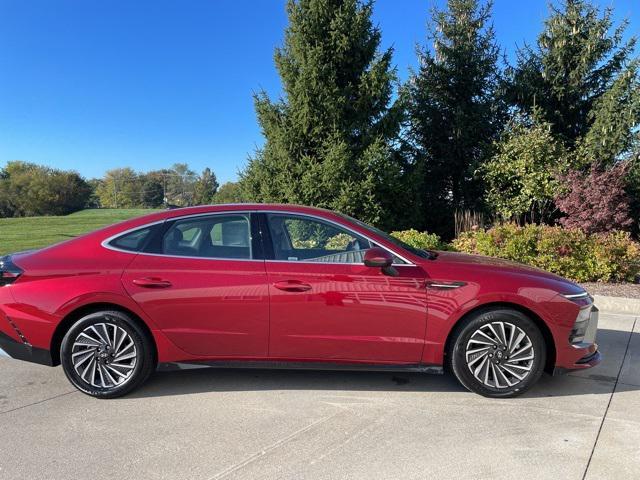 new 2025 Hyundai Sonata Hybrid car, priced at $32,180