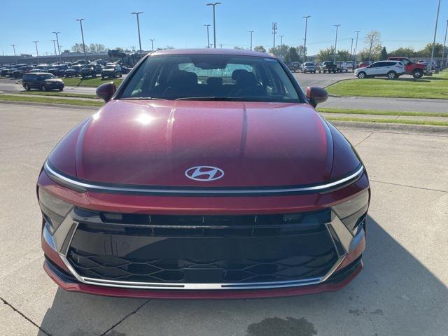 new 2025 Hyundai Sonata Hybrid car, priced at $32,180