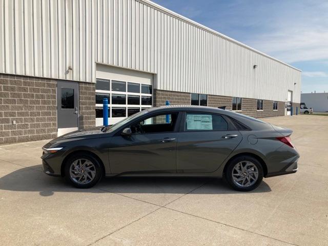 new 2024 Hyundai Elantra car, priced at $24,685