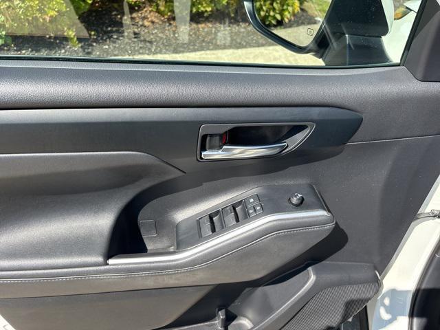 used 2020 Toyota Highlander Hybrid car, priced at $31,916