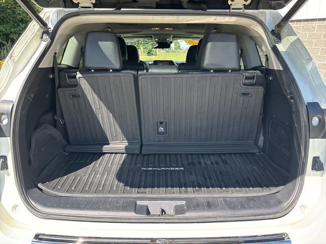 used 2020 Toyota Highlander Hybrid car, priced at $31,916