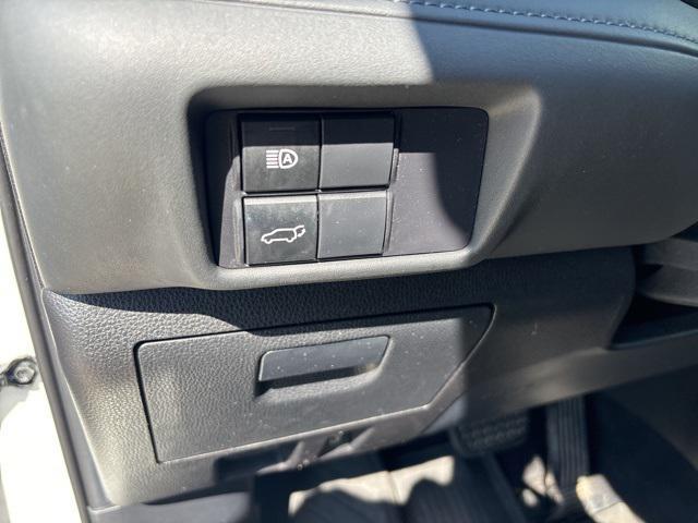 used 2020 Toyota Highlander Hybrid car, priced at $31,916