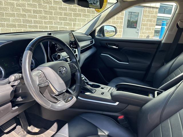 used 2020 Toyota Highlander Hybrid car, priced at $31,916