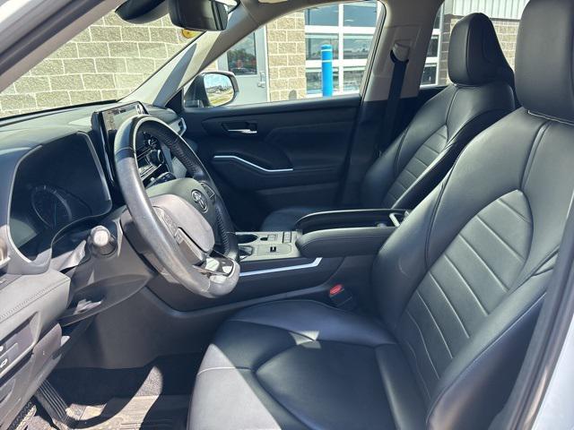 used 2020 Toyota Highlander Hybrid car, priced at $31,916
