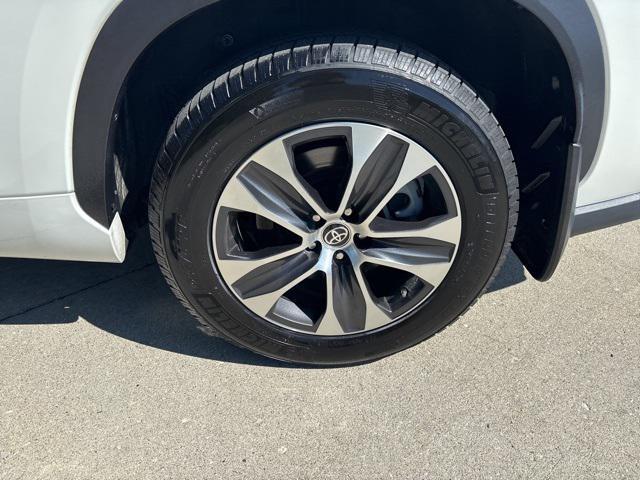 used 2020 Toyota Highlander Hybrid car, priced at $31,916