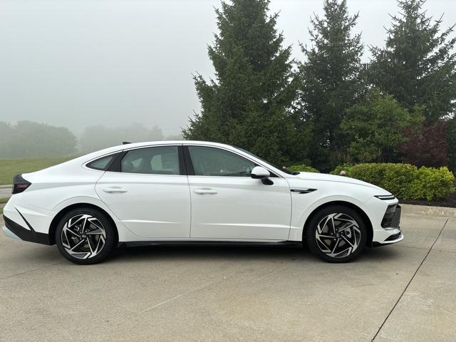 new 2024 Hyundai Sonata car, priced at $29,999