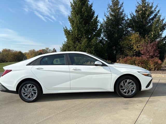 new 2025 Hyundai Elantra HEV car, priced at $26,280