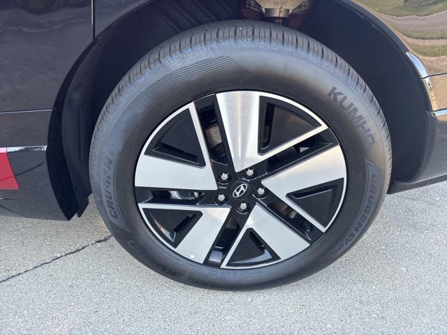 new 2026 Hyundai IONIQ 9 car, priced at $68,870