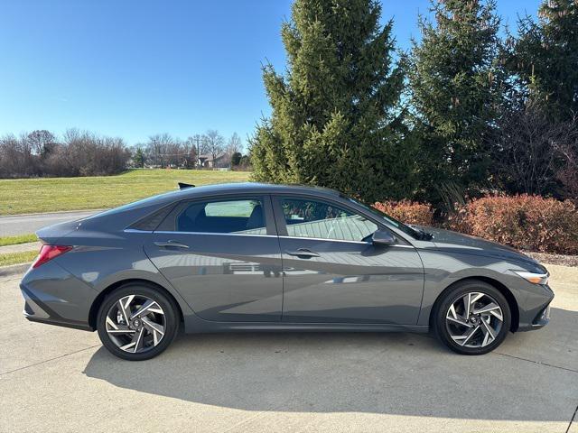 new 2025 Hyundai Elantra car, priced at $28,275