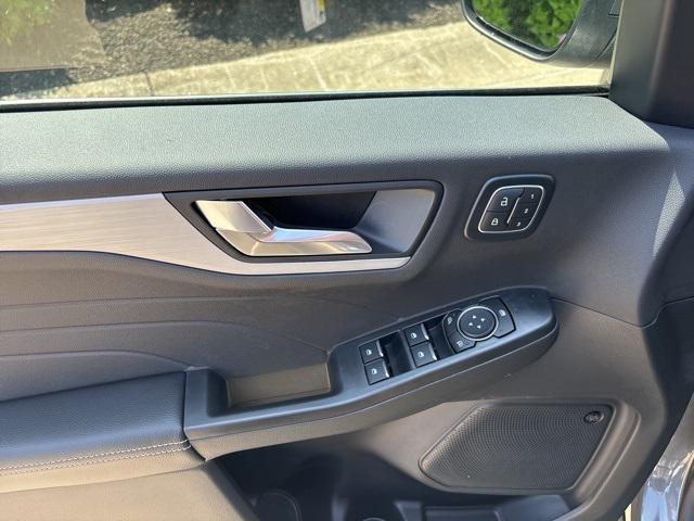 new 2025 Ford Escape PHEV car, priced at $40,718