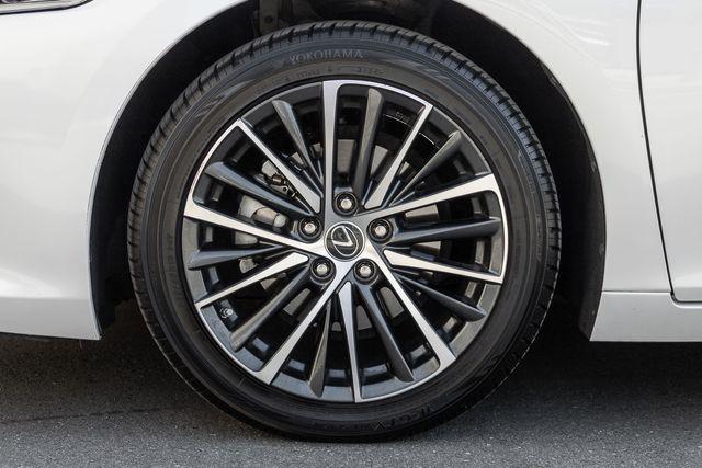 used 2022 Lexus ES 300h car, priced at $35,999