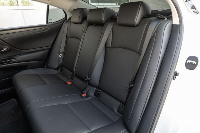 used 2022 Lexus ES 300h car, priced at $35,999