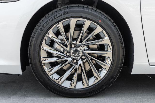 new 2025 Lexus ES 300h car, priced at $57,004