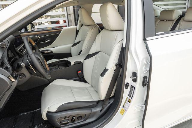 new 2025 Lexus ES 300h car, priced at $57,004
