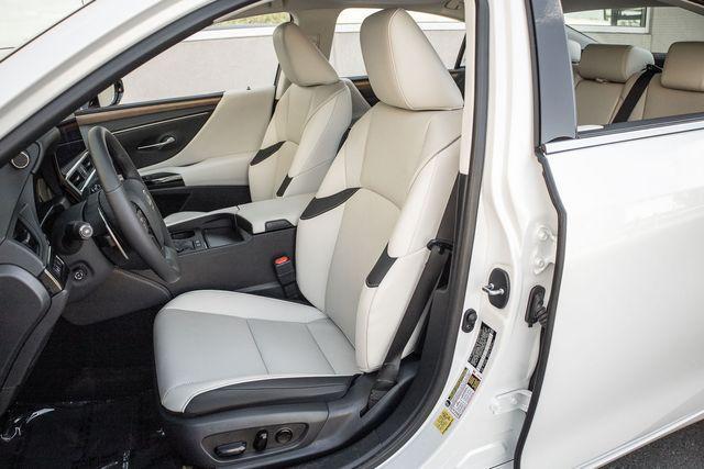 new 2025 Lexus ES 300h car, priced at $51,395