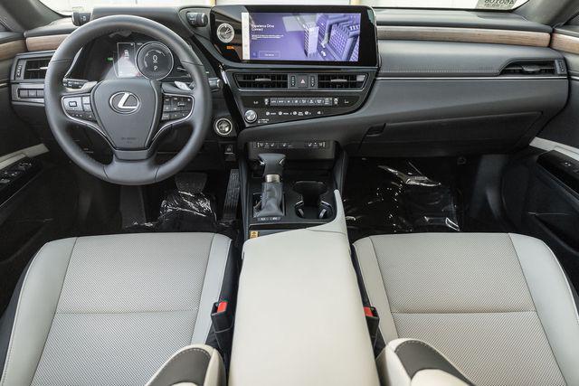 new 2025 Lexus ES 300h car, priced at $51,395