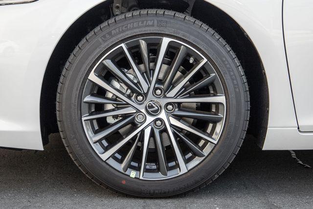 new 2025 Lexus ES 300h car, priced at $51,395