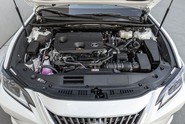 new 2025 Lexus ES 300h car, priced at $51,395