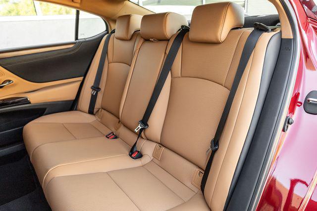 new 2025 Lexus ES 350 car