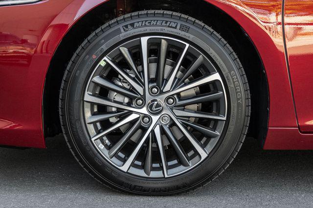 new 2025 Lexus ES 350 car