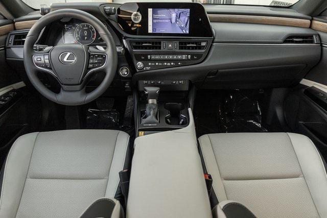 new 2025 Lexus ES 300h car, priced at $50,884