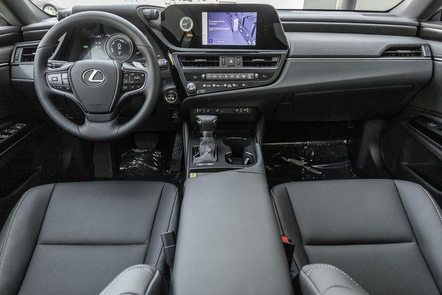 new 2025 Lexus ES 300h car