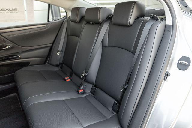 new 2025 Lexus ES 300h car