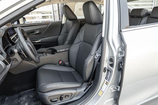 new 2025 Lexus ES 300h car