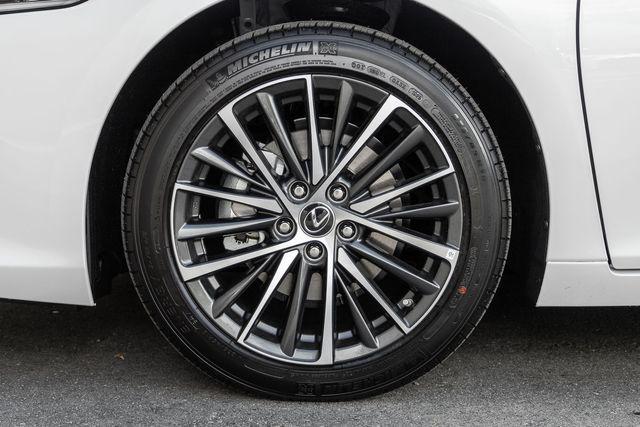 new 2025 Lexus ES 300h car