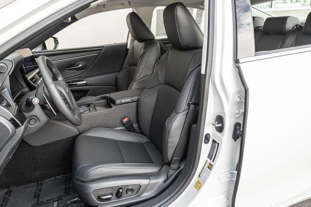 new 2025 Lexus ES 300h car