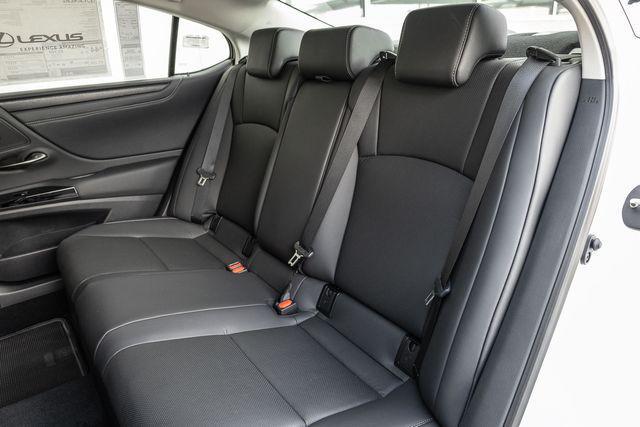 new 2025 Lexus ES 300h car