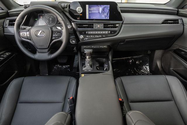 new 2025 Lexus ES 300h car