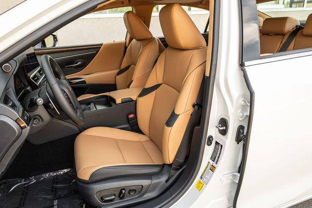 new 2025 Lexus ES 300h car, priced at $51,459