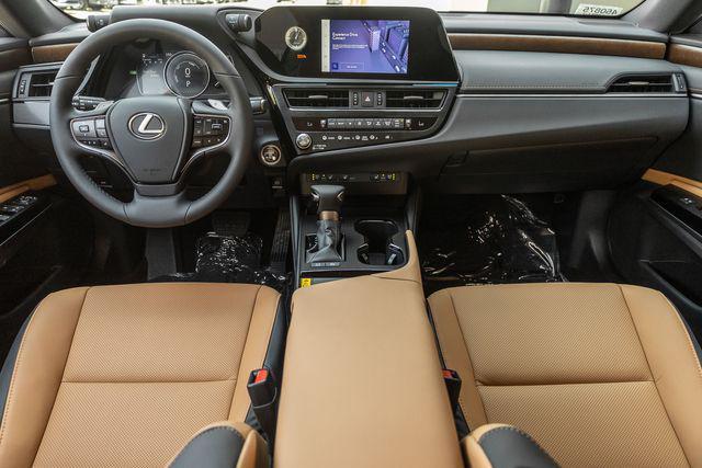 new 2025 Lexus ES 300h car, priced at $48,704