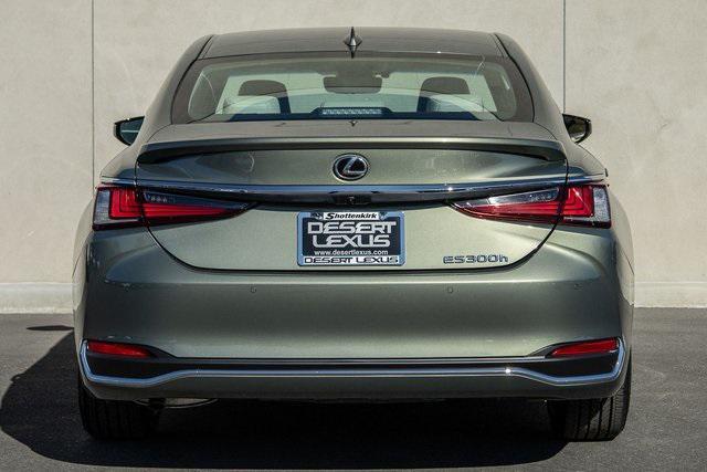 new 2025 Lexus ES 300h car, priced at $50,604