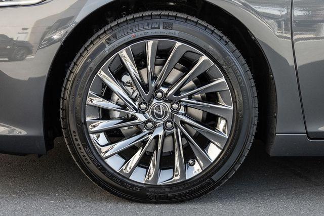 new 2025 Lexus ES 350 car, priced at $55,315