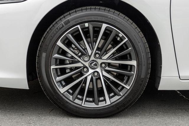 new 2025 Lexus ES 300h car