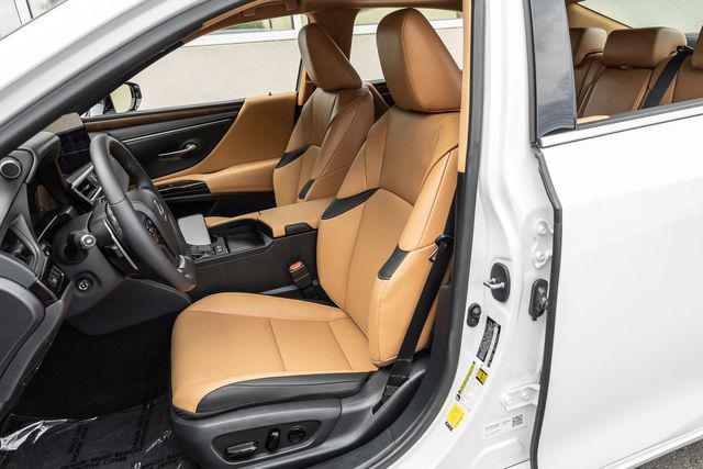 new 2025 Lexus ES 300h car