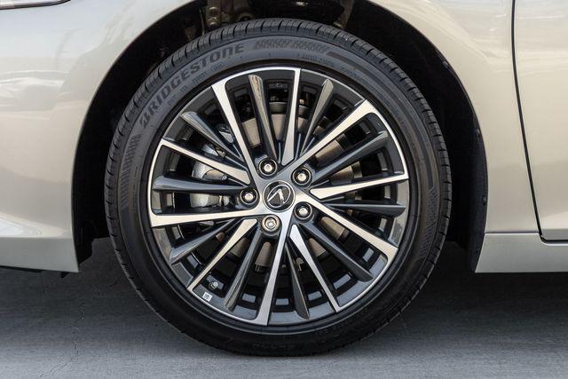 new 2025 Lexus ES 300h car